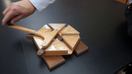 Trammel of Archimedes Do Nothing Machine No talking, just trammeling