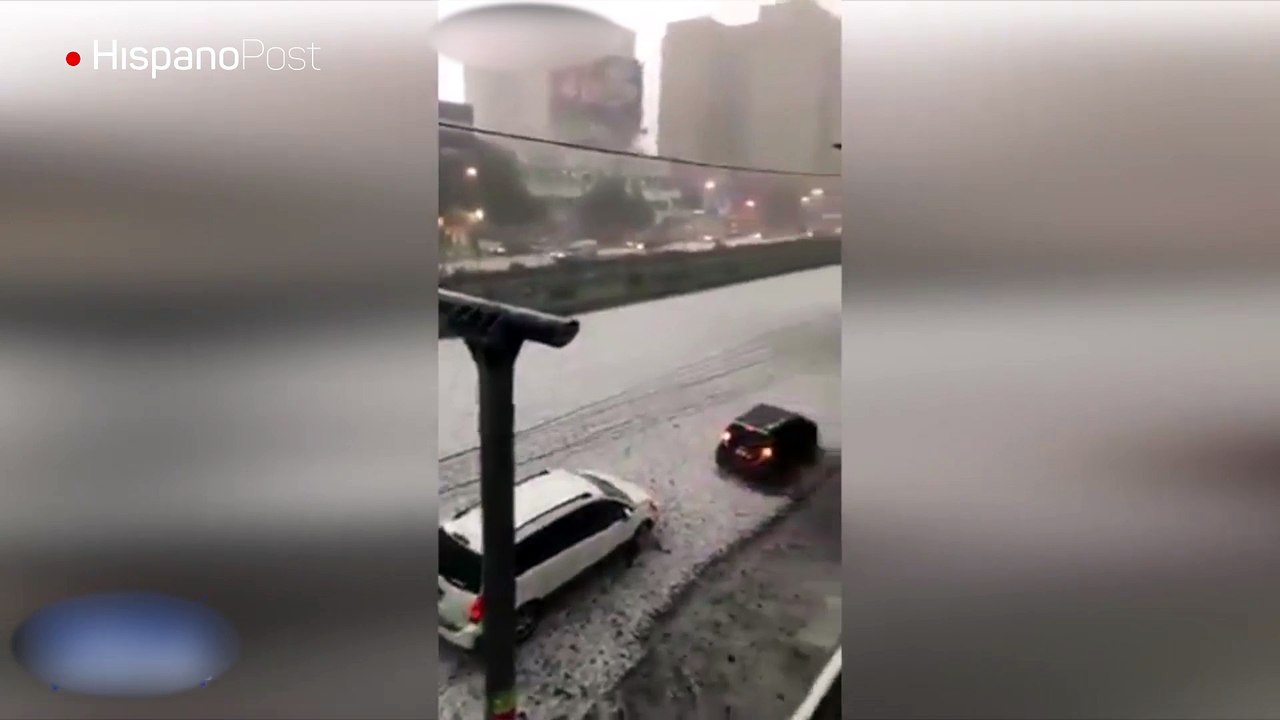 Una granizada tiño de blanco la ciudad mexicana de Tlalpan