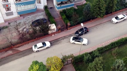 Una mujer da motivos para criticar la manera de conducir de las féminas