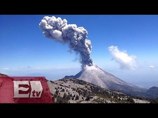 Volcán Colima emite fumarola de 1.4 kilómetros de altura/ Mariana H