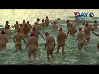 ဩစေၾတးလ်မွာ ယဉ္စြန္းတန္း အဝတ္ဗလာ ေရကူးပြဲေတာ္ က်င္းပ