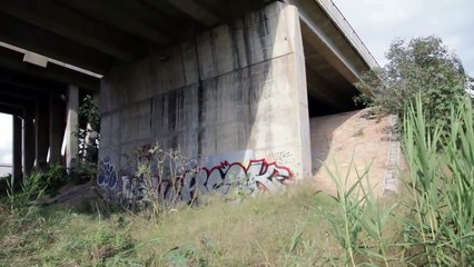 Cet espagnol s'est construit secrètement un studio sous un pont