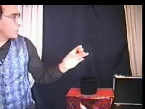 MAGIE MANIPULATION DES BOULES ET DES CARTES