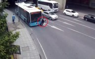 Kararsız Yayaya Otobüs Böyle Çarptı