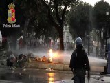Roma, sgombero in piazza Indipendenza, bombole contro le forze dell'ordine
