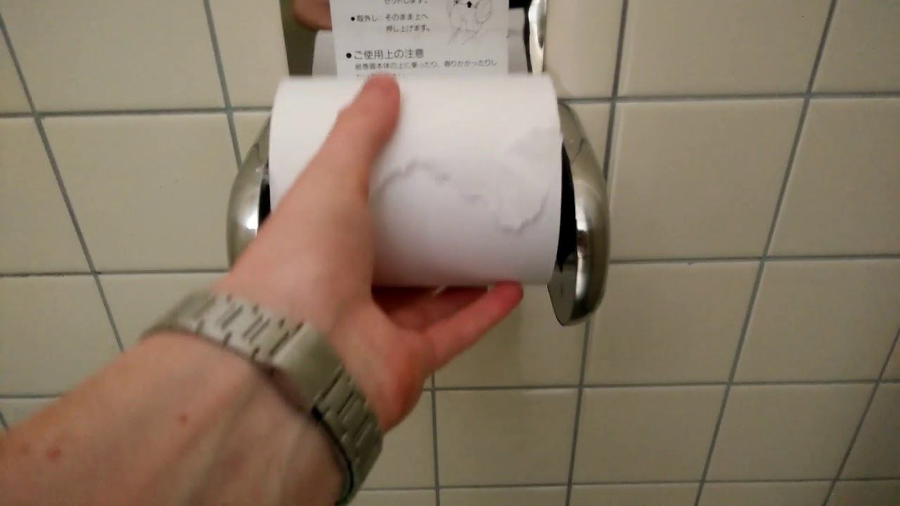 Un porte-papier toilette japonais astucieux