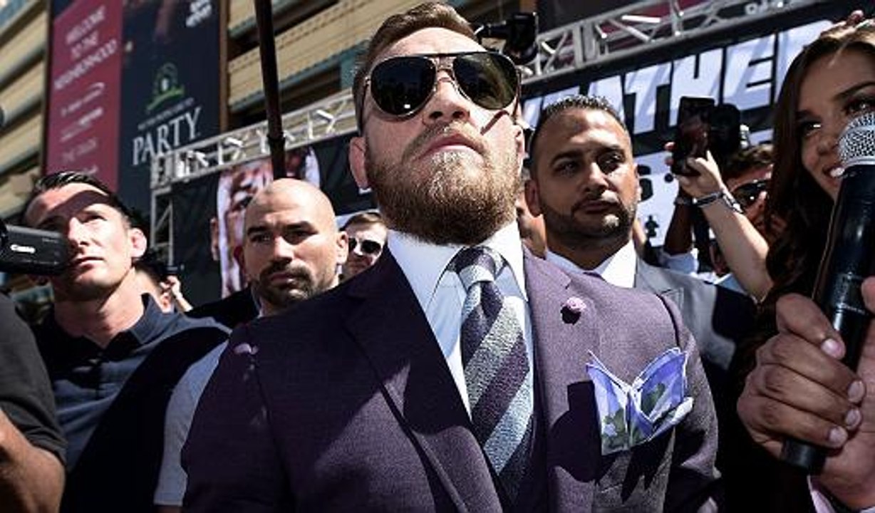Floyd Mayweather vs Conor McGregor: Grand Arriv...
