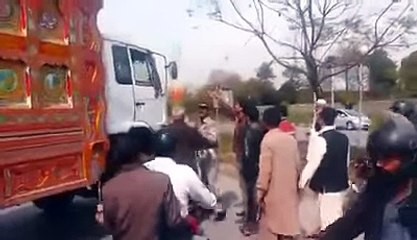Finally Pakistani Cannot Bear Any VIP Culture in Pakistan – VIP Culture In Pakistan