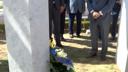 İbb Başkanı Topbaş, Aliya İzetbegoviç'in Kabrini Ziyaret Etti