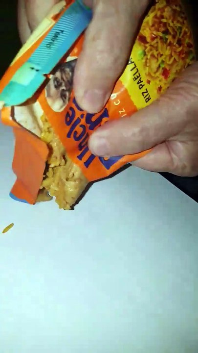 Elle découvre des vers dans un paquet de riz cuisiné Uncle Ben's