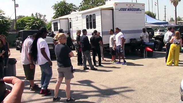 Khloe Kardashian Shows Off Growing Butt In Skin-Tight Spandex