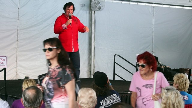 Michael Hoover sings 'Memphis Tennessee' Elvis Week 2017