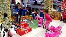 В помещении детская площадка весело для Дети Хотя поход по магазинам на Классно видео От Дети Игрушки чан