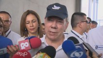 Santos dice que Venezuela actúa como dictadura al censurar medios colombianos