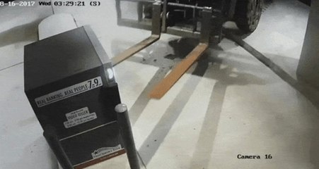 ABD'de Sıradışı Soyguncular Forklift Kullanarak ATM'yi Çaldı!