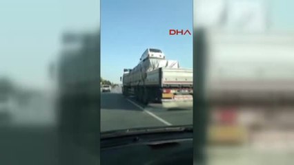 Eskişehir Tır'ın Dorsesindeki Yükün Üzerine Otomobil Konuldu