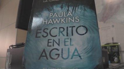 Paula Hawkins vuelve a las librerías con "Escrito en el agua"