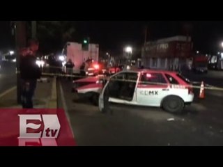 Un muerto y un herido en volcadura de taxi en Ermita Iztapalapa/ Vianey Esquinca