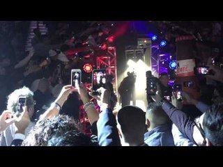 Pacquiao walks up to ring for final time