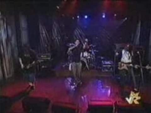 Deftones - Be Quiet And Drive (live on Conan)