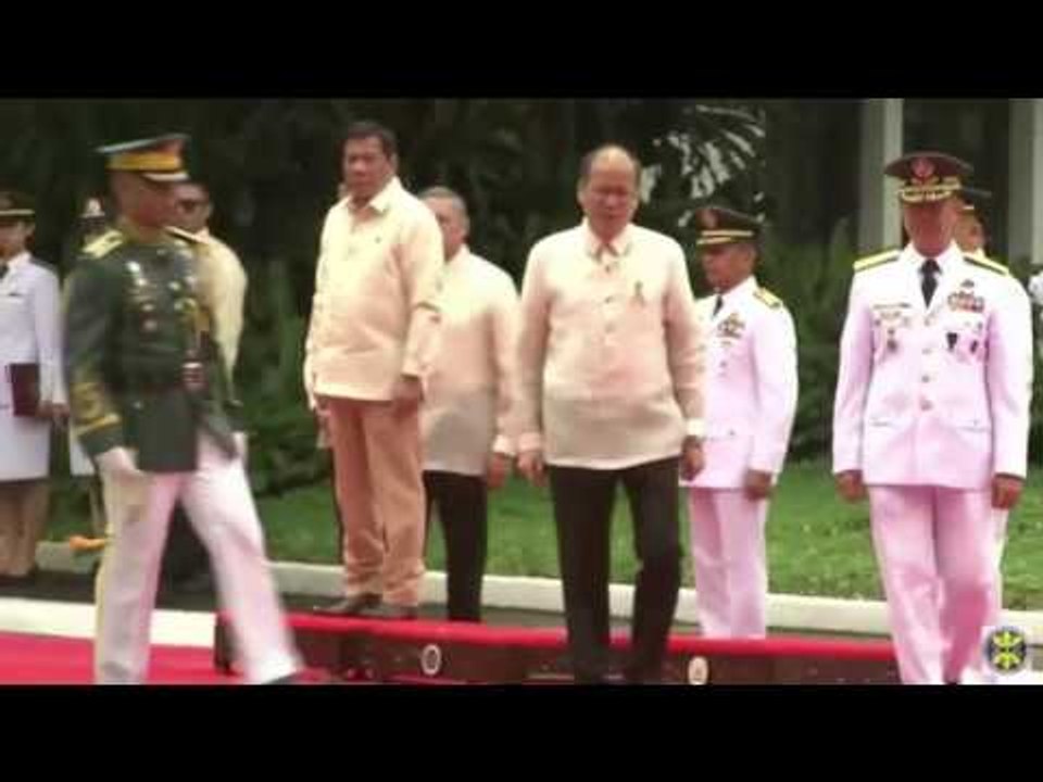 Full military honors for exiting Aquino