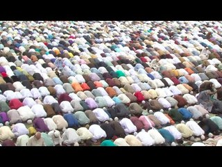 Muslims across the world celebrate Eid al-Fitr