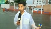 Repórter leva banho em reportagem sobre chuva!