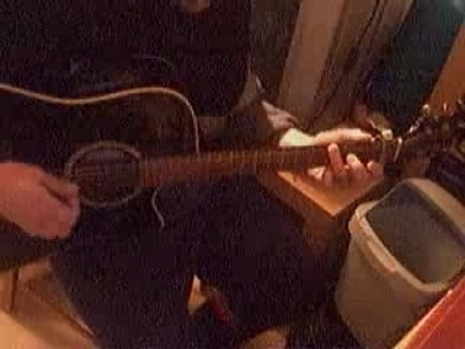 Guitare pour enfant un lundi matin contine