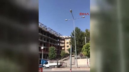 Siirt'te Yürekleri Ağza Getiren Önlemsiz İnşaat Çalışması