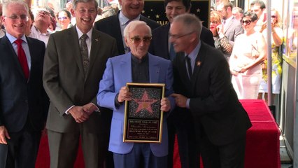 Charles Aznavour reçoit son étoile à Hollywood