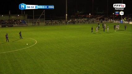 Le long coup franc ne donne rien.