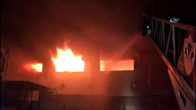 Ahşap Fabrikası Alev Alev Yandı