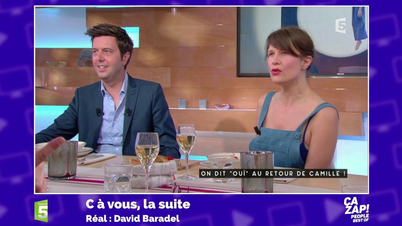 La chanteuse Camille fait chanter le plateau de C à Vous !
