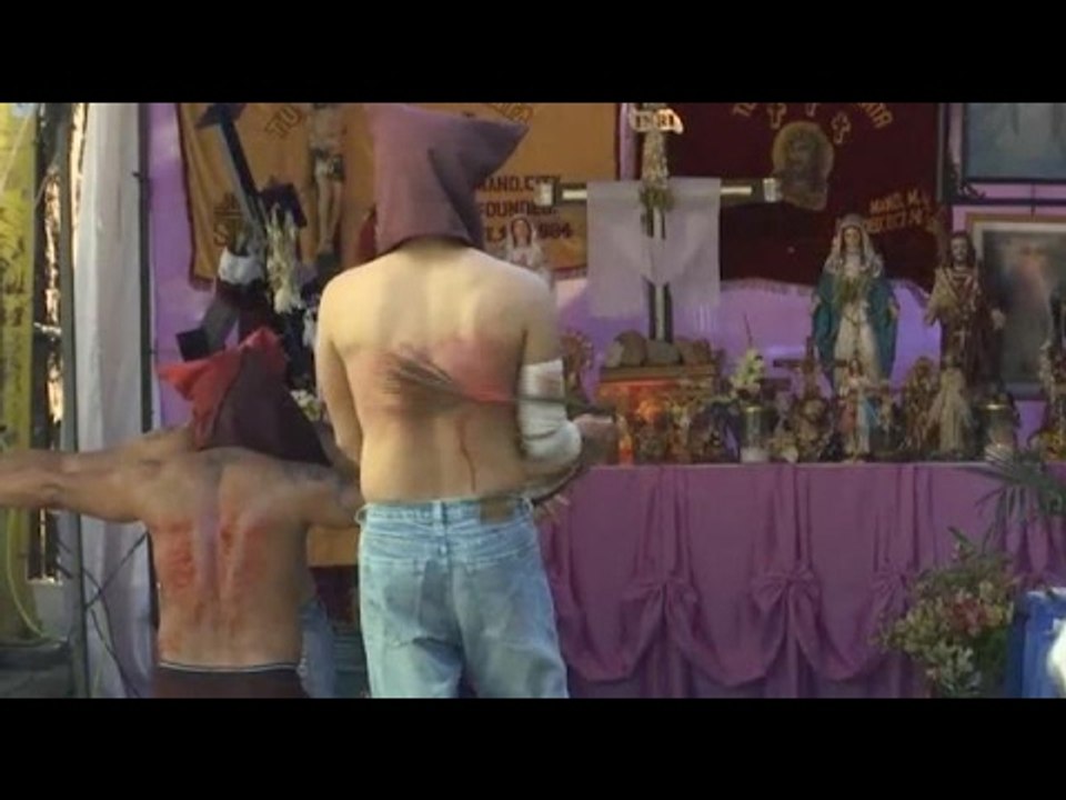 Filipinos mark Maundy Thursday with flagellation