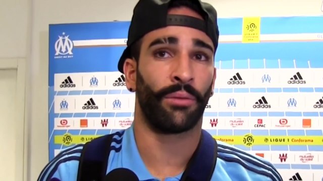 Pamela Anderson en couple avec Adil Rami : elle le réconforte après sa blessure (photo)