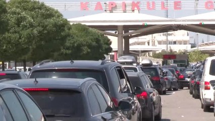 Avrupa'ya Açılan Kapılarda Kuyruklar Uzadı