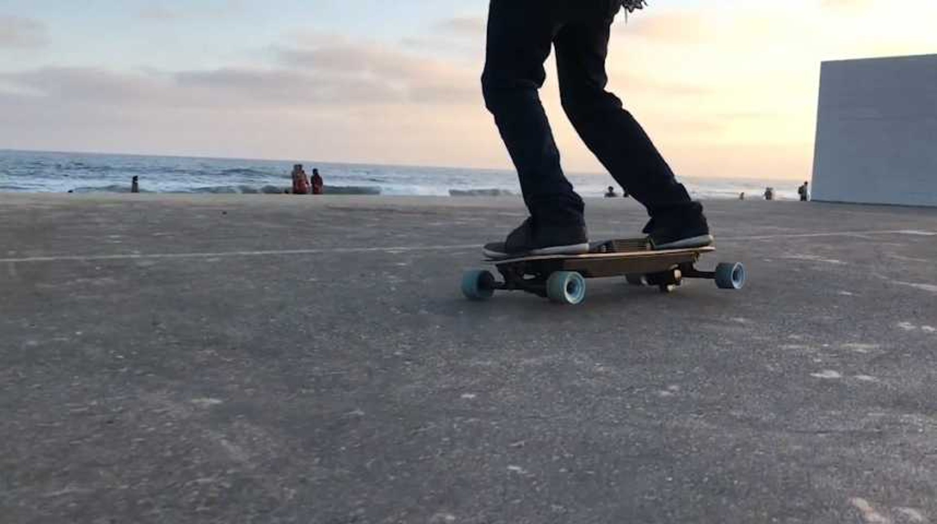 Faites du skate en glissant comme sur un snowboard - Vidéo Dailymotion