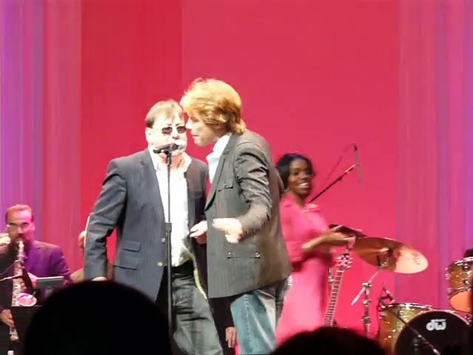 Bon Jovi - Jon  singing with Southside Johnny