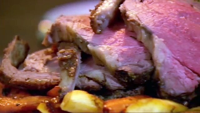 Stuffed Rib of Beef with Horseradish Yorkshire Puddings | Gordon Ramsay