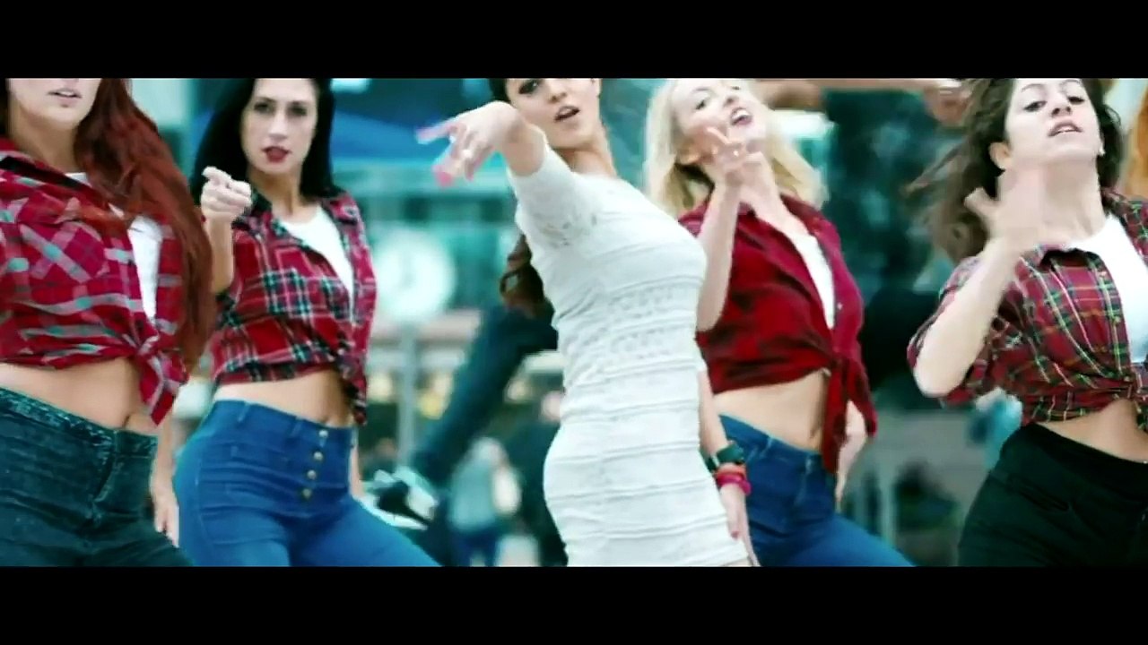 Nayanthara's Latest Hot Ass and Panty Show - Very Hot