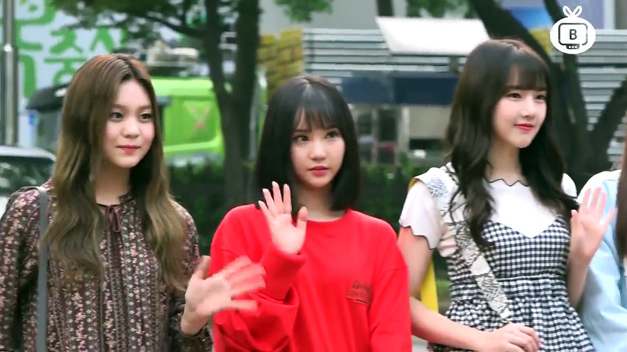 [Z영상] 여자친구, 아침에 봐도 상큼한 갓자친구(뮤뱅 출근길)