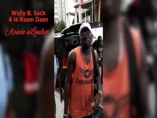 Arrivée de Wally Seck et de son staff à Londre.1