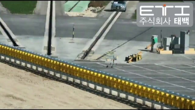 У Південній Кореї придумали ролики у відбійнику на дорозі