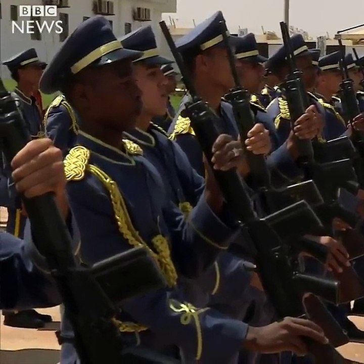 La fanfare de l'armée libyenne massacre "God Save the Queen"