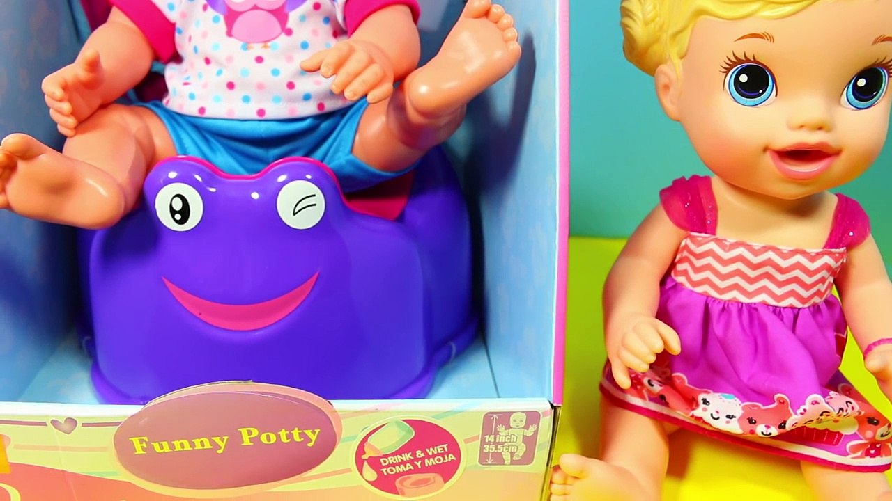 Baby Alive POTTY TRAINING Playset Crazy Potty Baby Alive Mommy Baby Diaper Poo Pee Видео