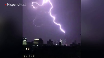 Rayo cayó sobre la torre 1 del nuevo World Trade Center de Nueva York