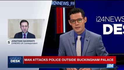 i24NEWS DESK | Man attacks police outside Buckingham Palace | Friday, August 25th 2017