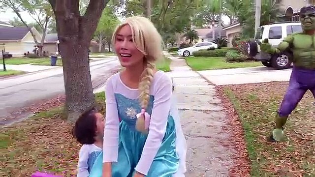 Spiderbaby Flushed down the Toilet? w/ Frozen Elsa, Joker, Hulk Police, Snow white