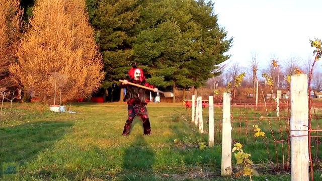 Frozen Elsa CHASED BY SCARY KILLER CLOWN! w/ Spiderman Joker Anna Superman Spidergirl! Sup