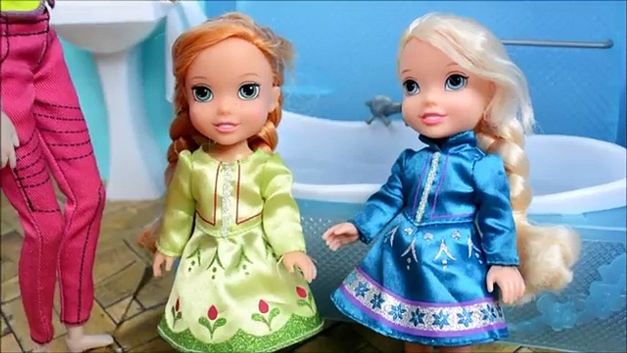 BATH time! SHOPKINS in the Bathtub! ELSA & ANNA toddlers PLAY with Soap Foam Water Play